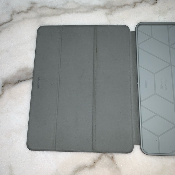 Apple iPad Pro case 12.9” 2018 Version. - Picture 4 of 10